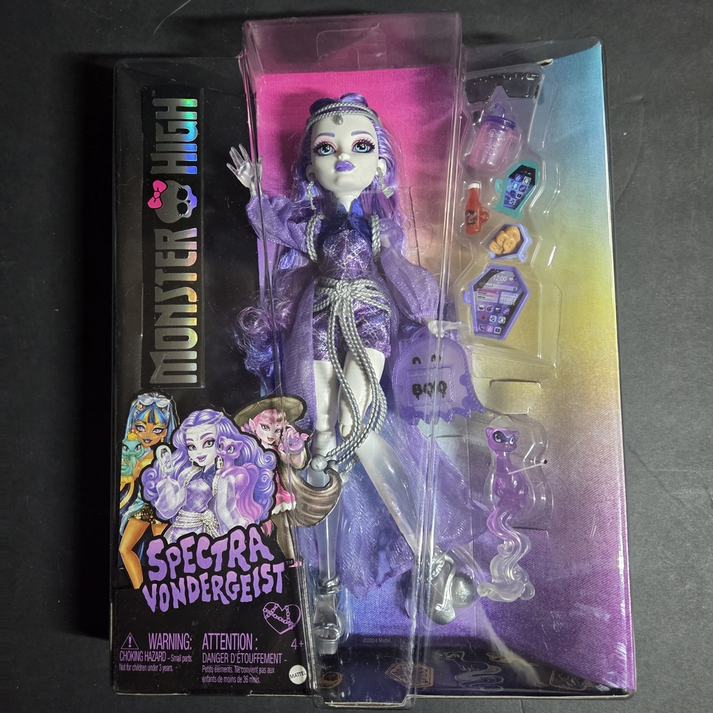 Monster High Spectra Vondergeist 11" Doll With Pet & Accessories. Brand New.